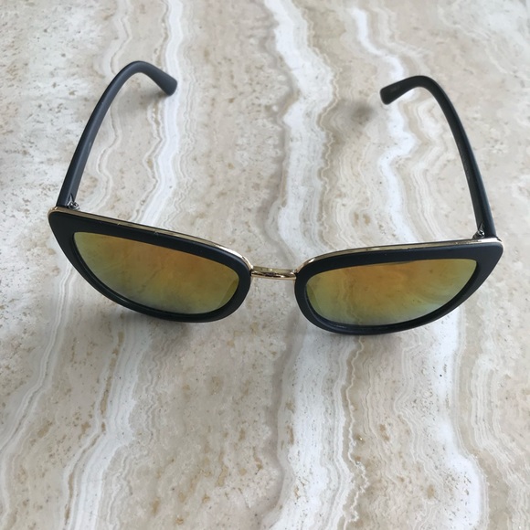 PRETTY BLACK WITH GOLD TONE TRIM SUNGLASSES - Picture 3 of 9